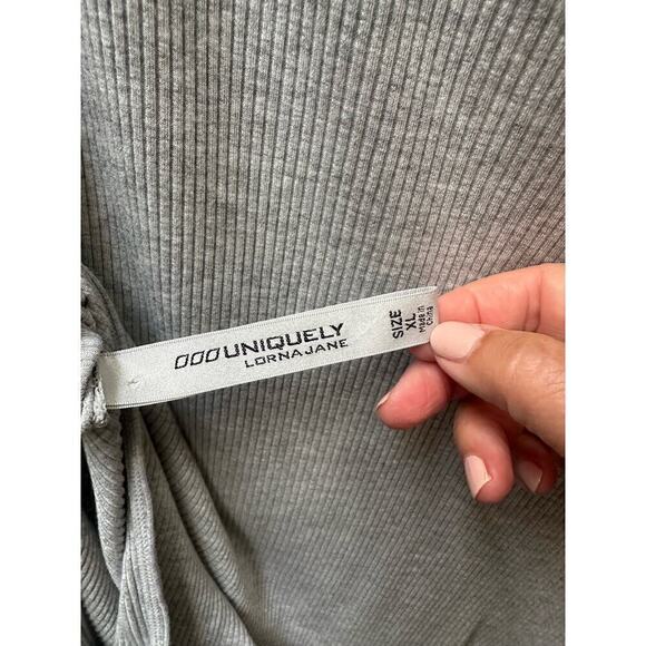 UNIQUELY Lorna Jane Women's Criss Cross Ribbed Soft Open Back Shirt Size XL Gray - Picture 9 of 10